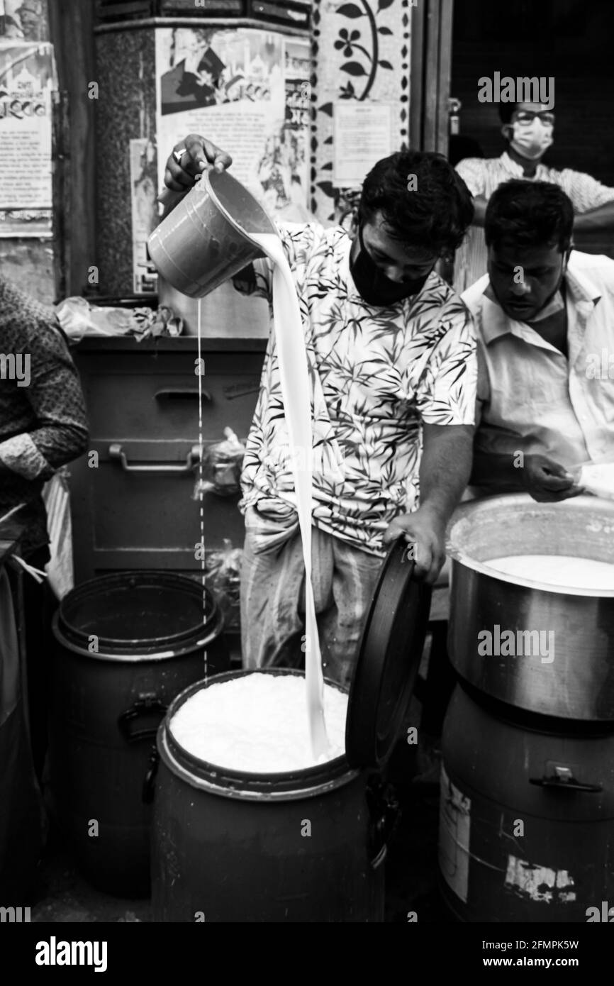 Negozio tradizionale Matha (succo) sulla strada della città vecchia, ho catturato questa immagine Chak Bazar, Dhaka, Bangladesh, Asia Foto Stock