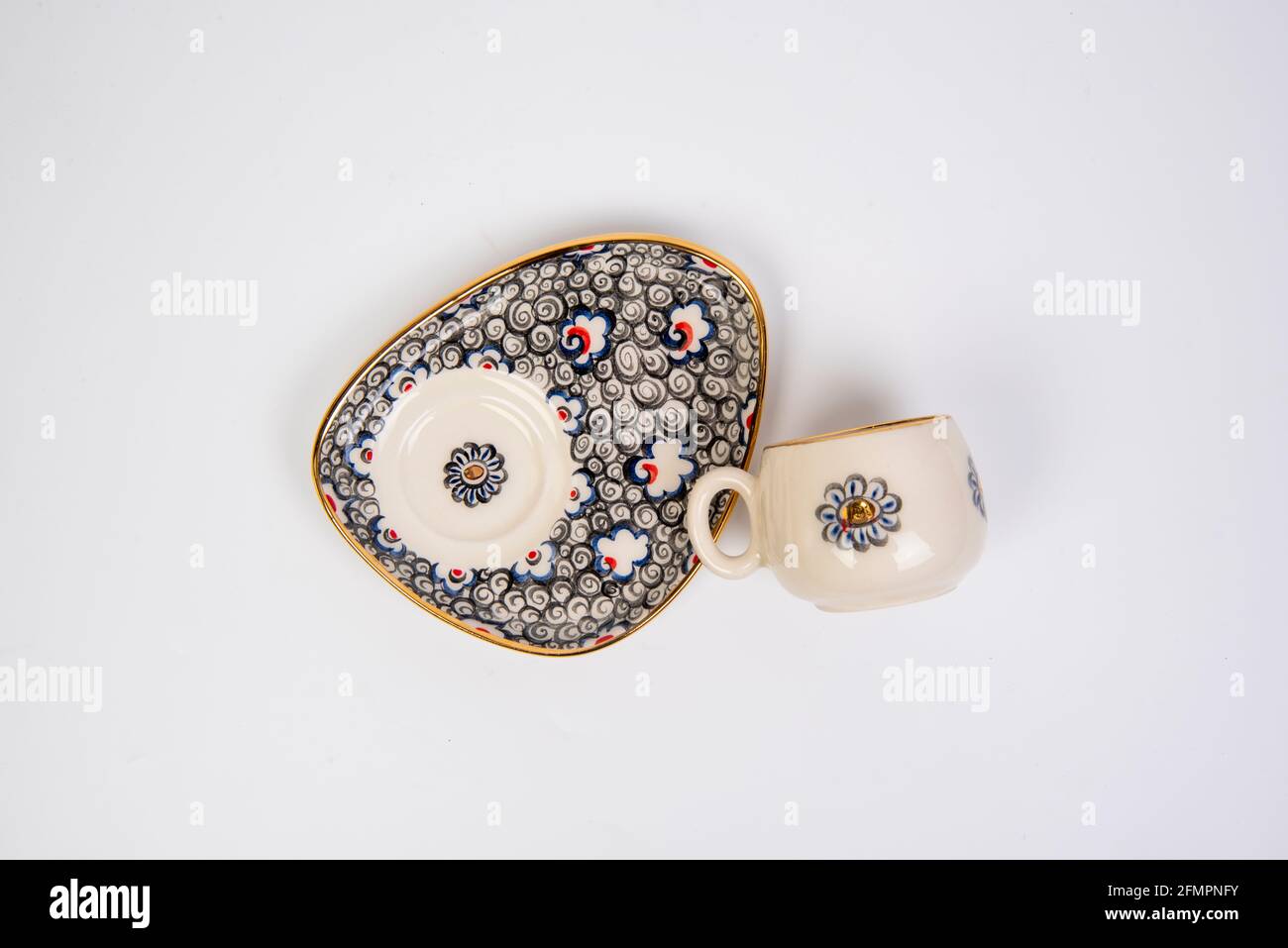 tazza di caffè su sfondo bianco isolato Foto Stock