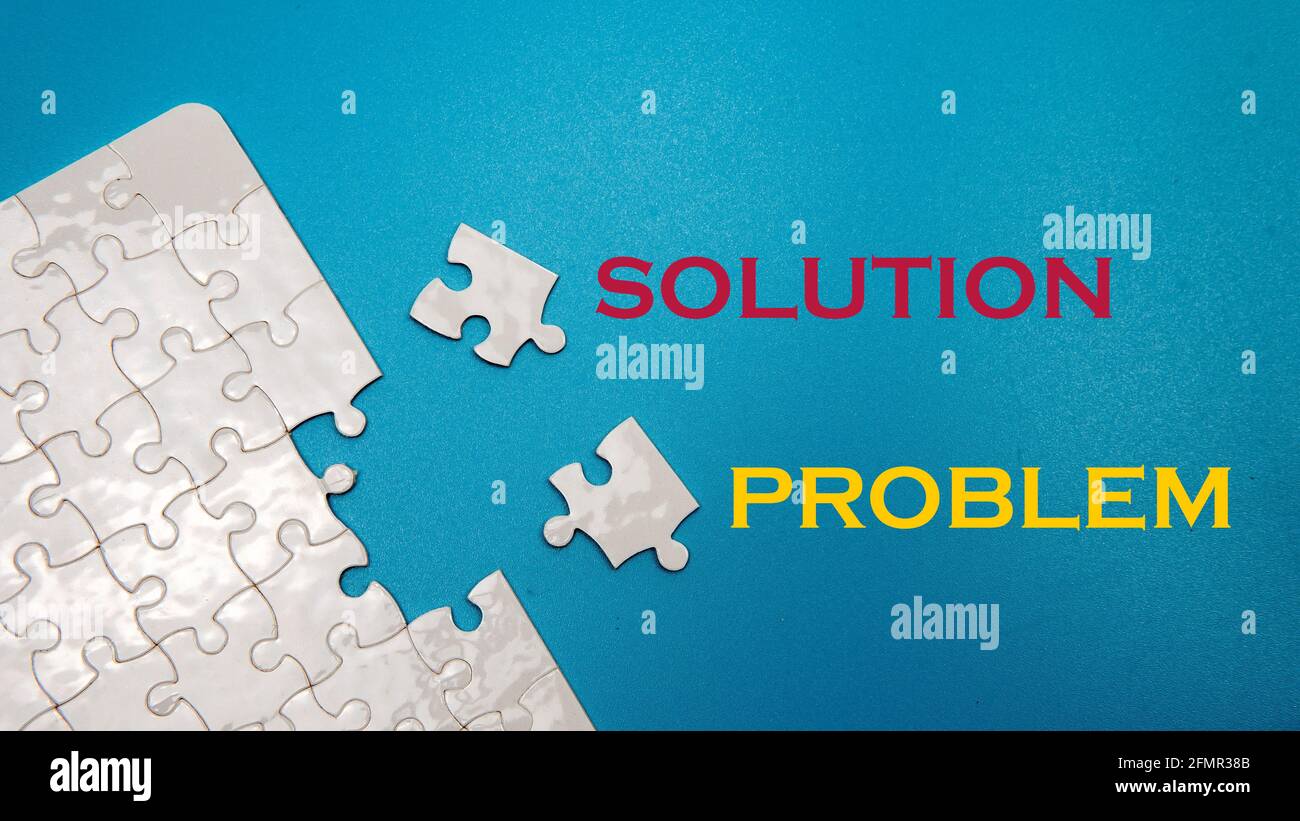 Concetto di gestione del fuoco selettivo un pezzo di puzzle con formulazione del problema e della soluzione Foto Stock Concetto di gestione del fuoco selettivo un pezzo di puzzle con formulazione del problema e della soluzione Foto Stock