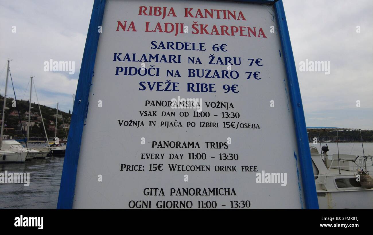 Listino prezzi di un ristorante a Lucija, Slovenia Foto Stock