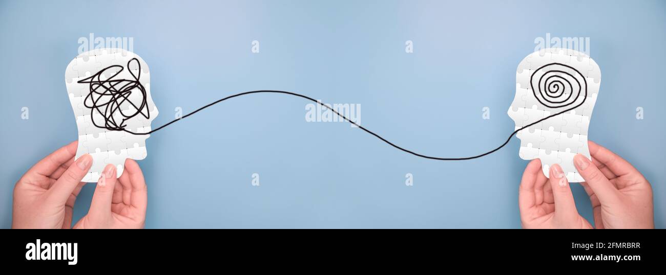 Salute mentale, concetto di disturbo cerebrale. Giornata mondiale della salute mentale, Alzheimer e concetto di Psicologia. Concetto di psicoterapia con testa umana, terapeuta Foto Stock