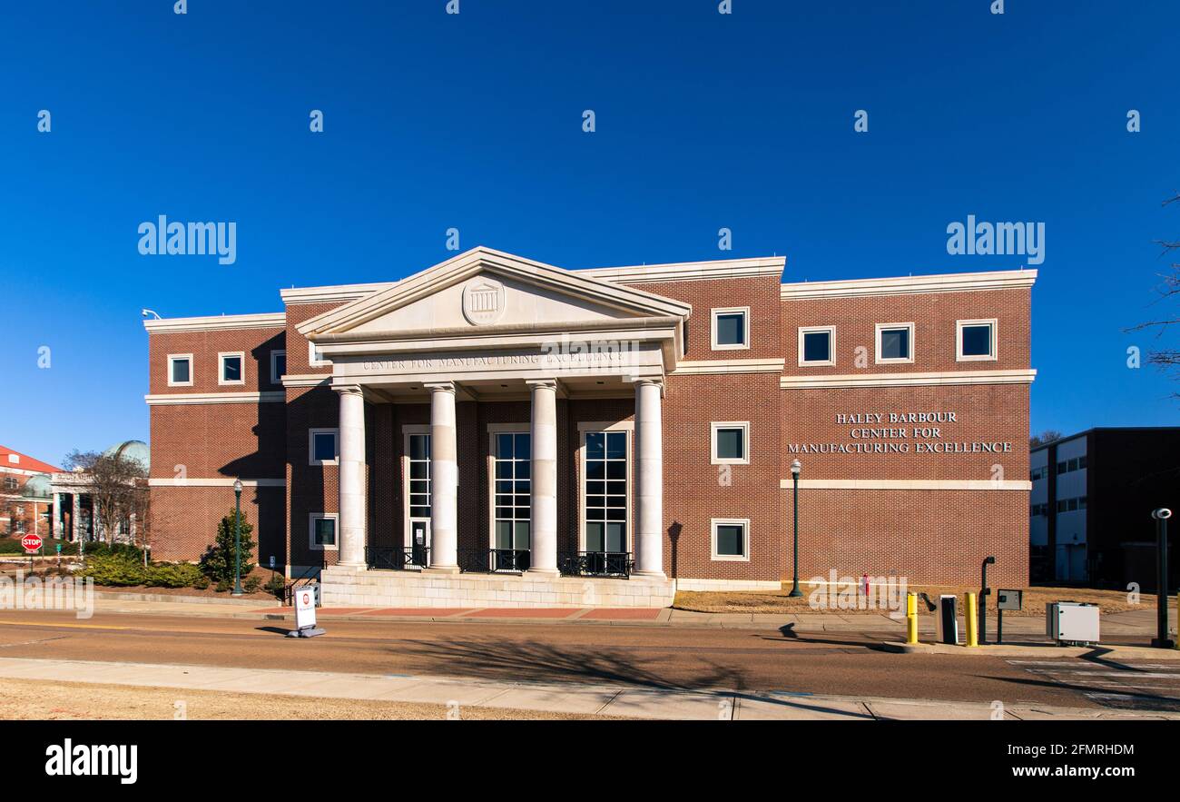 Oxford, MS - 3 febbraio 2021: L'Haley Barbour Center for Manufacturing Excellence nel campus dell'Università del Mississippi Foto Stock