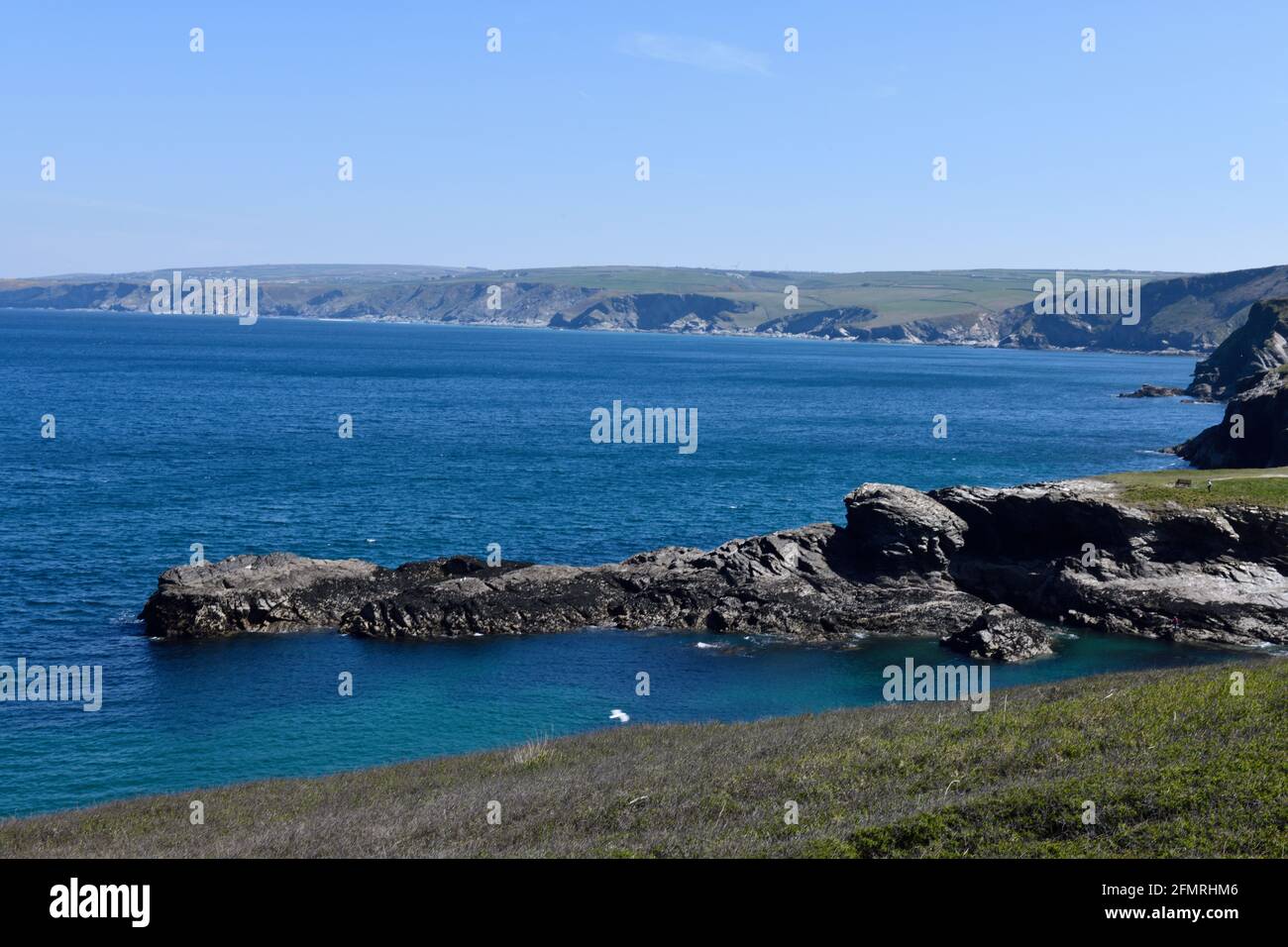 Port Issac Coast guardando verso Tintagel Cornwall Inghilterra uk Foto Stock