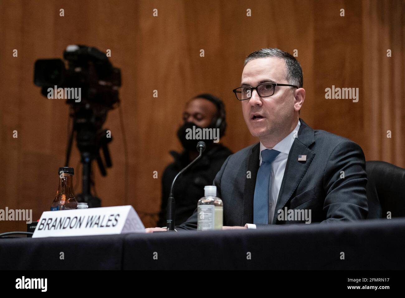 Washington, DC, Stati Uniti. 11 Maggio 2021. Brandon Wales, direttore dell'Agenzia per la sicurezza informatica e delle infrastrutture presso il Dipartimento per la sicurezza interna (DHS) degli Stati Uniti, interviene durante un'audizione del Comitato per la sicurezza interna e gli affari governativi del Senato a Washington, DC, USA, martedì 11 maggio, 2021. L'audizione è intitolata 'prevenzione, risposta e recupero: Migliorare la sicurezza informatica federale post-SolarWinds.' Credit: Sarah Silbiger/Pool via CNP | Usage worldwide Credit: dpa/Alamy Live News Foto Stock