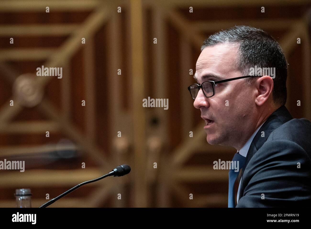 Washington, DC, Stati Uniti. 11 Maggio 2021. Brandon Wales, direttore dell'Agenzia per la sicurezza informatica e delle infrastrutture presso il Dipartimento per la sicurezza interna (DHS) degli Stati Uniti, interviene durante un'audizione del Comitato per la sicurezza interna e gli affari governativi del Senato a Washington, DC, USA, martedì 11 maggio, 2021. L'audizione è intitolata 'prevenzione, risposta e recupero: Migliorare la sicurezza informatica federale post-SolarWinds.' Credit: Sarah Silbiger/Pool via CNP | Usage worldwide Credit: dpa/Alamy Live News Foto Stock