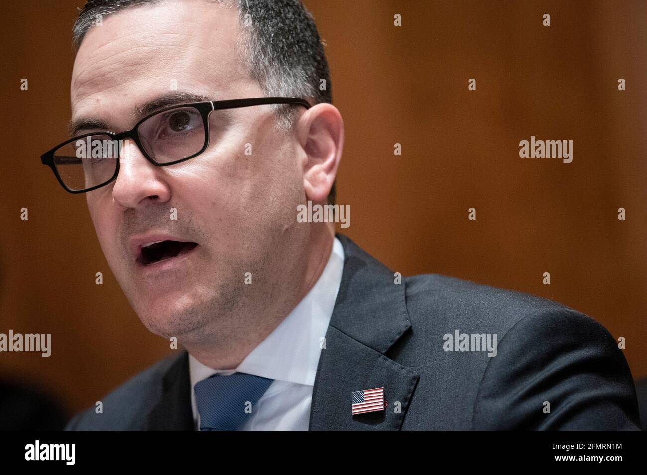 Washington, DC, Stati Uniti. 11 Maggio 2021. Brandon Wales, direttore dell'Agenzia per la sicurezza informatica e delle infrastrutture presso il Dipartimento per la sicurezza interna (DHS) degli Stati Uniti, interviene durante un'audizione del Comitato per la sicurezza interna e gli affari governativi del Senato a Washington, DC, USA, martedì 11 maggio, 2021. L'audizione è intitolata 'prevenzione, risposta e recupero: Migliorare la sicurezza informatica federale post-SolarWinds.' Credit: Sarah Silbiger/Pool via CNP | Usage worldwide Credit: dpa/Alamy Live News Foto Stock