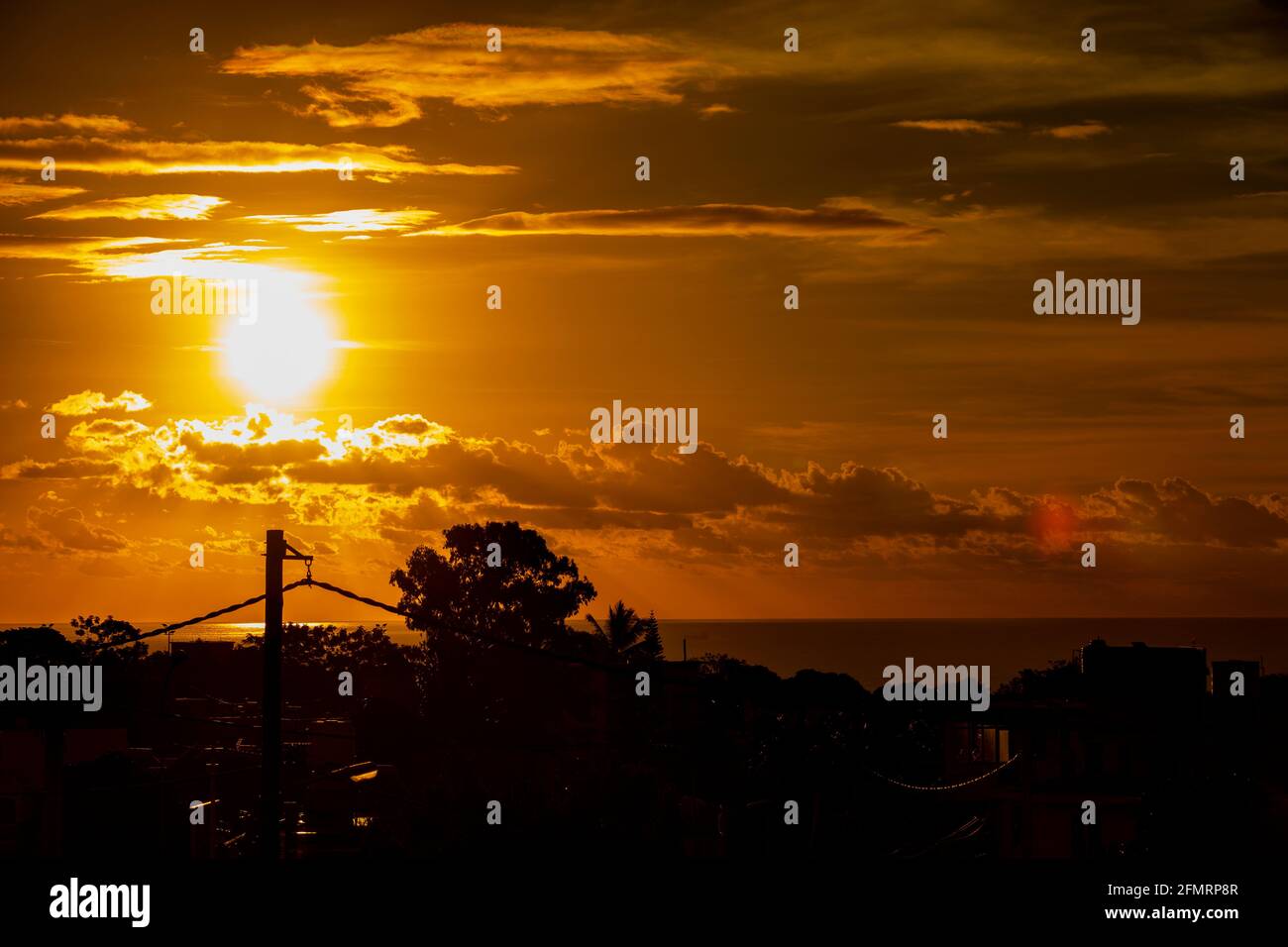 Sole sulla città. Foto Stock