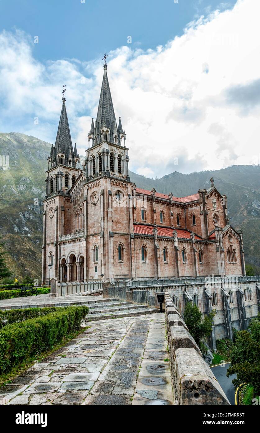 Basilica di Nostra Signora di battaglie, Covadonga, Asturias, Spagna. Foto Stock