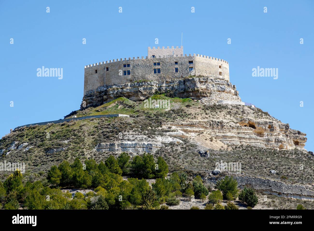 Castello di Curiel de Duero, edificio fortificato situato su una collina rocciosa in provincia di Valladolid, Castiglia e Leon, Spagna. Foto Stock