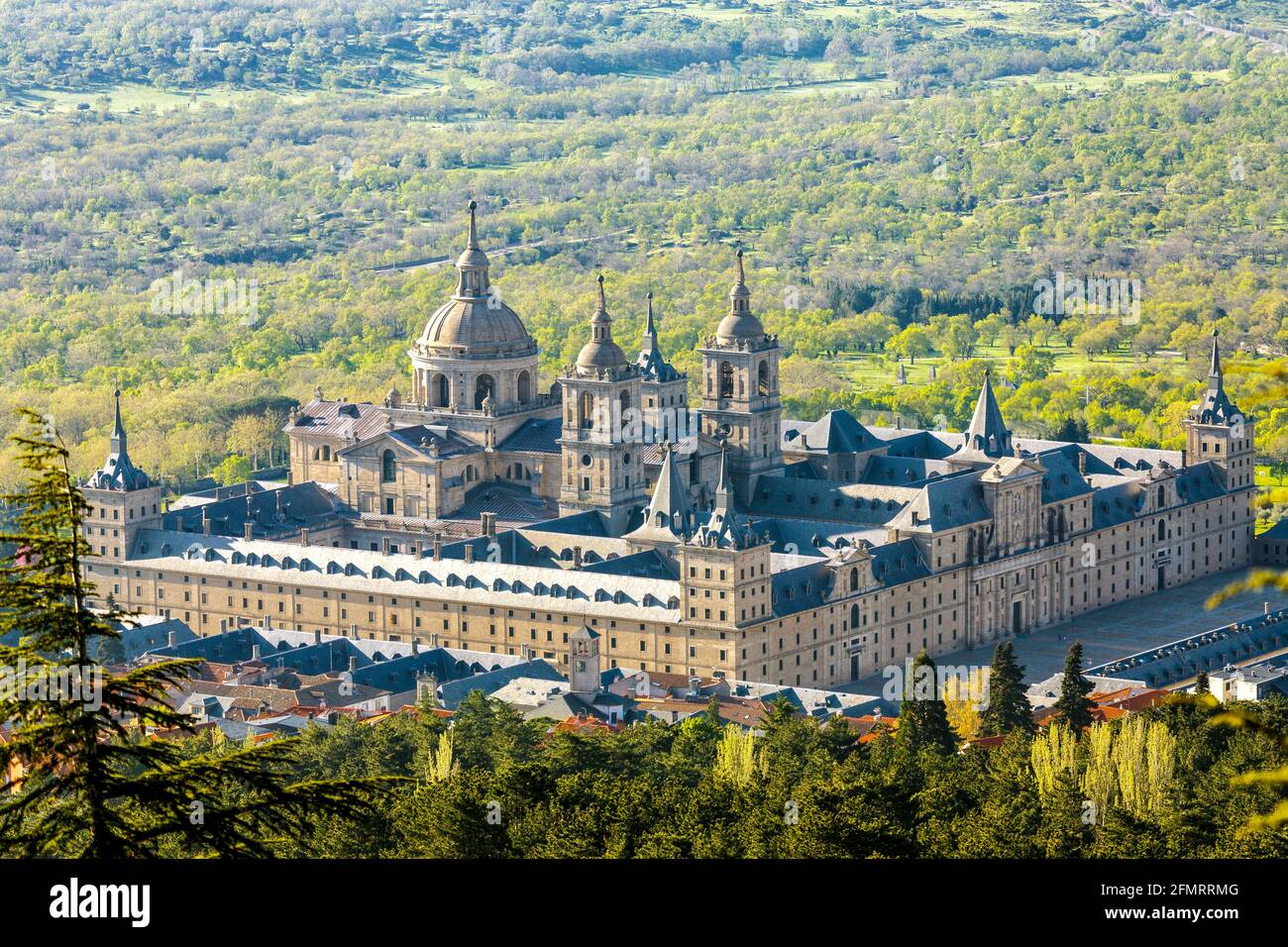 La sede reale di San Lorenzo de El Escorial, residenza storica del Re di Spagna, circa 45 chilometri a nord-ovest di Madrid, in Spagna. Foto Stock