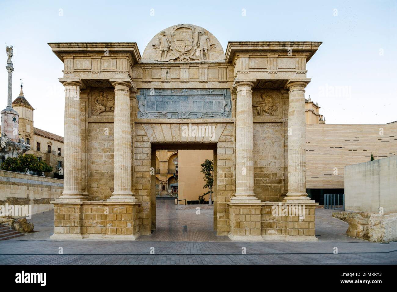 Il cancello di Cordova si trova sul sito di precedenti romana e cancelli di Moresco che ha unito la città al ponte romano. Foto Stock