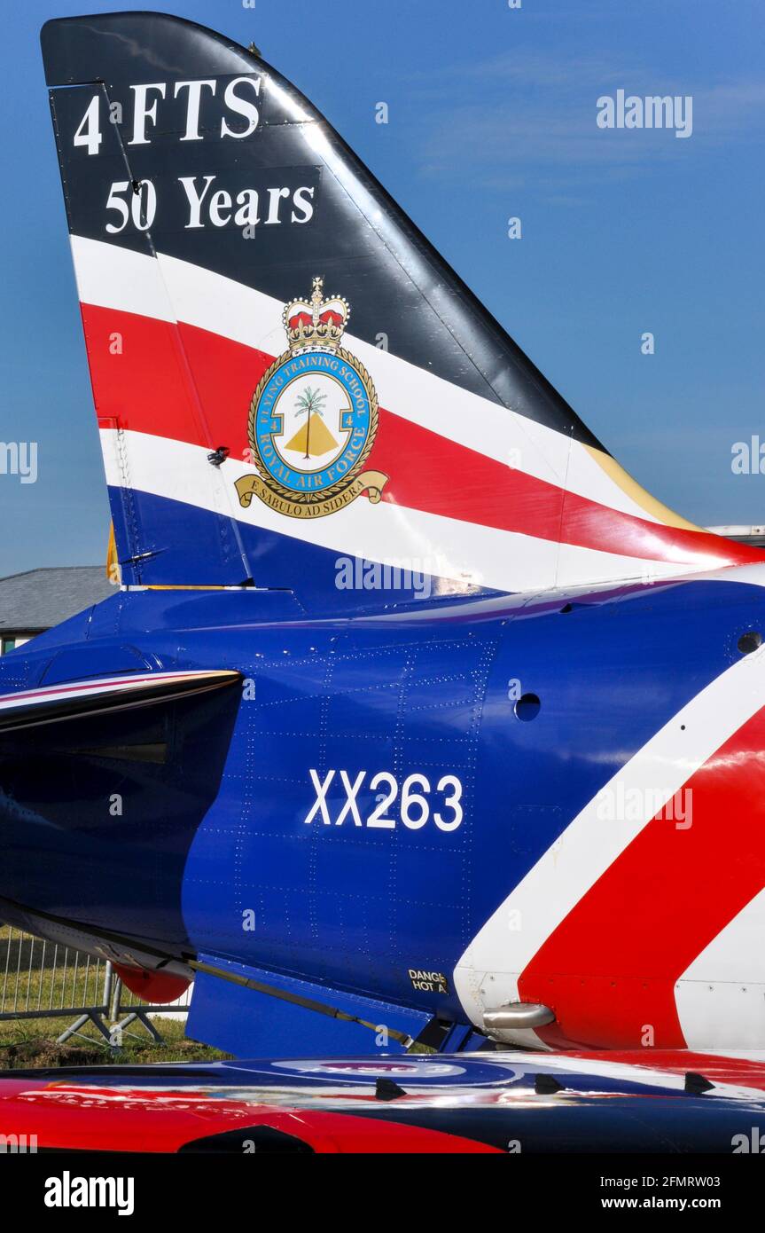 Royal Air Force RAF 2010 air display regime speciale BAe Hawk T1. Solo display con getto britannica Union Jack flag schema di verniciatura. 4 FTS cinquantesimo anniversario Foto Stock