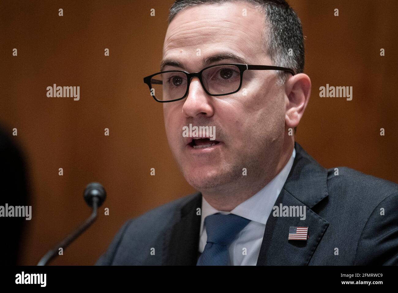 Brandon Wales, direttore dell'Agenzia per la sicurezza informatica e delle infrastrutture presso il Dipartimento per la sicurezza interna (DHS) degli Stati Uniti, interviene durante un'audizione del Comitato per la sicurezza interna e gli affari governativi del Senato a Washington, DC, USA, martedì 11 maggio, 2021. L'audizione è intitolata 'prevenzione, risposta e recupero: Migliorare la sicurezza informatica federale post-SolarWinds.' Credit: Sarah Silbiger/Pool via CNP /MediaPunch Foto Stock