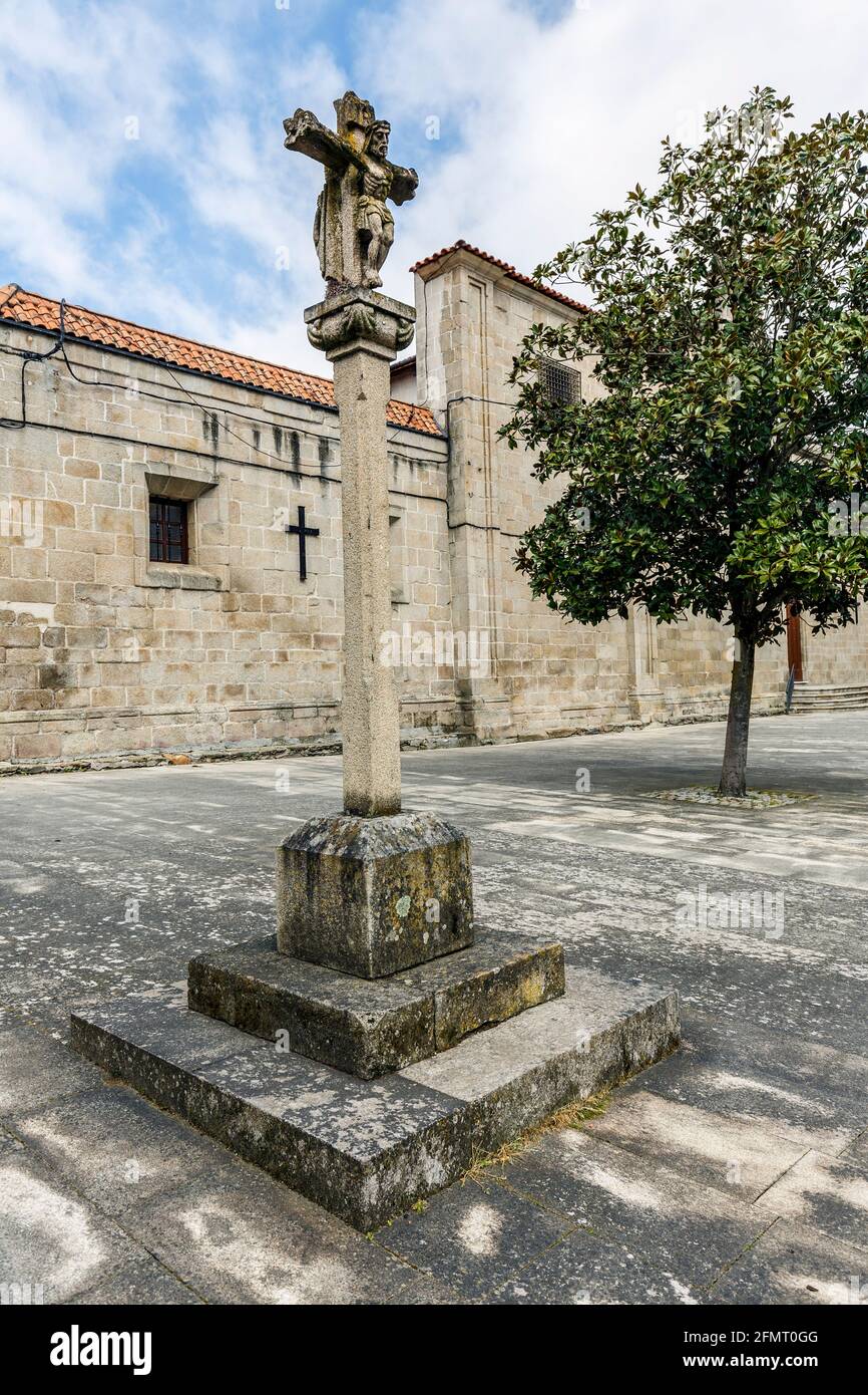 Monforte de Lemos, la croce di pietra in un luogo è un tipico monumento della Galizia. Spagna Foto Stock