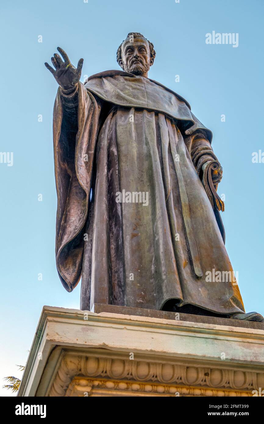 Fray Luis de Leon scultura a Salamanca vicino Università Spagna immagine esterna ripresa da un piano pubblico Foto Stock