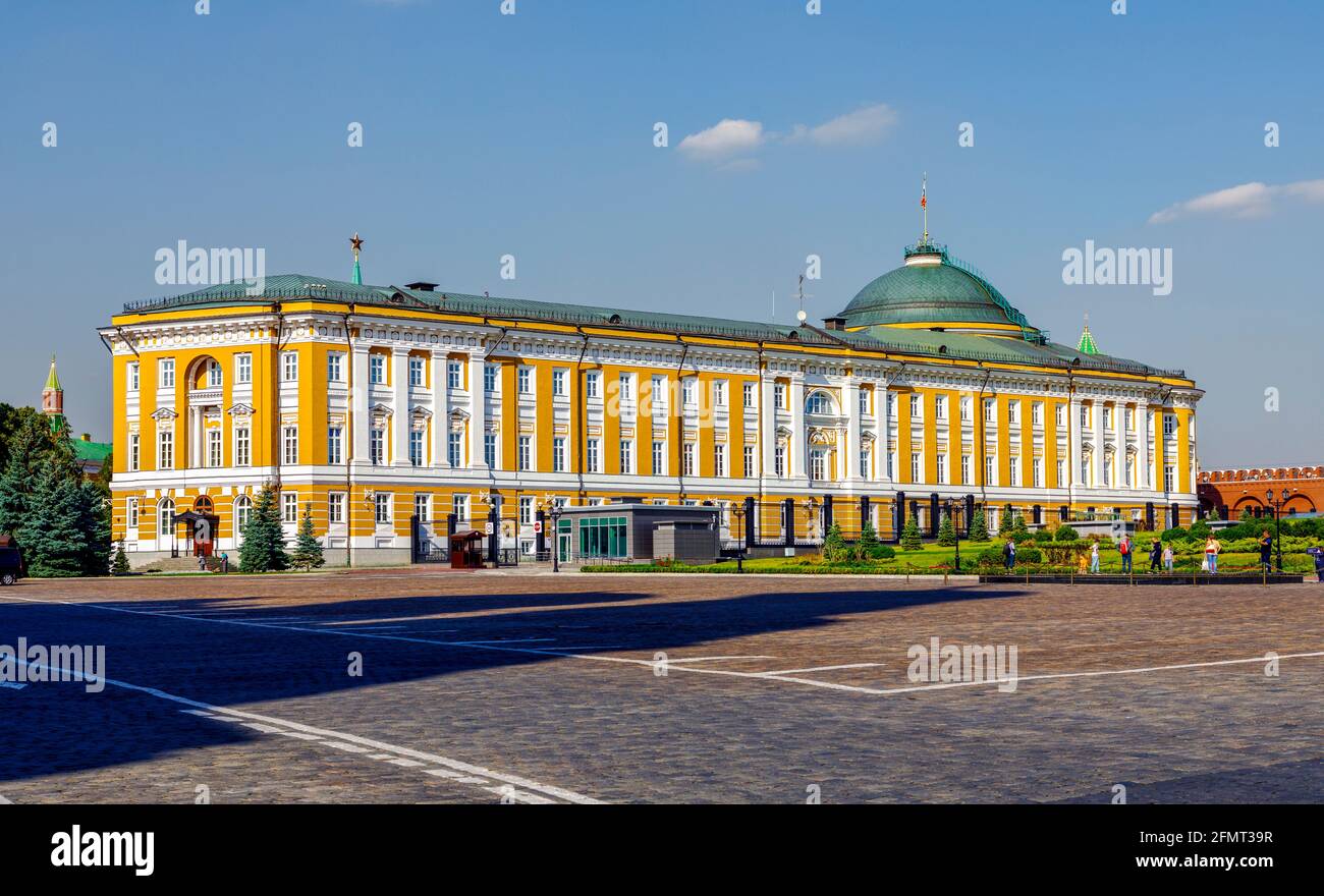 Mosca, Russia - 15 settembre 2018: Una vista all'interno del Cremlino di Mosca. Palazzo del Senato. Il muro del Cremlino. La residenza di Putin. Foto Stock