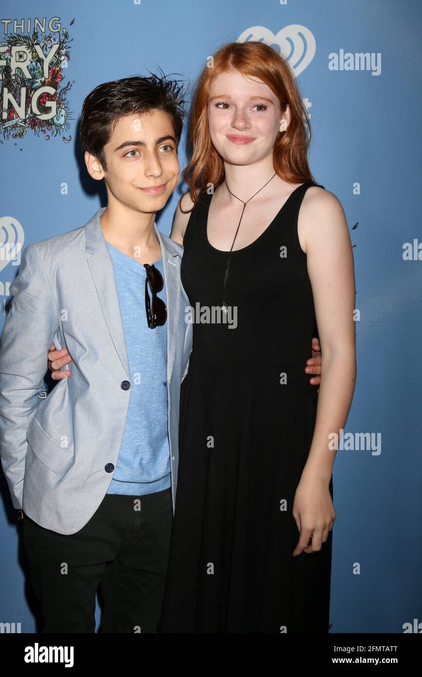 LOS ANGELES - 6 MAGGIO: Aidan Gallagher, Hannah McCloud alla Premiere 'Everything, Everything' sul TCL Chinese 6 Theatre il 6 maggio 2017 a Los Angeles, California Foto Stock