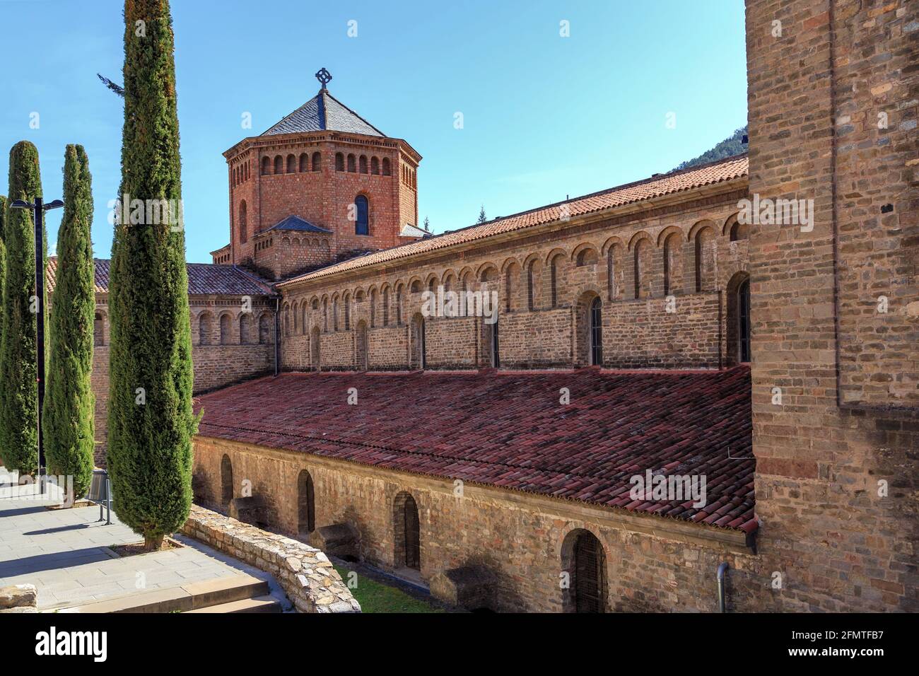 Chiesa di Santa Maria de Ripoll monastero, Catalogna, Spagna. Fondata nel 879, è considerata la culla della nazione catalana. Foto Stock
