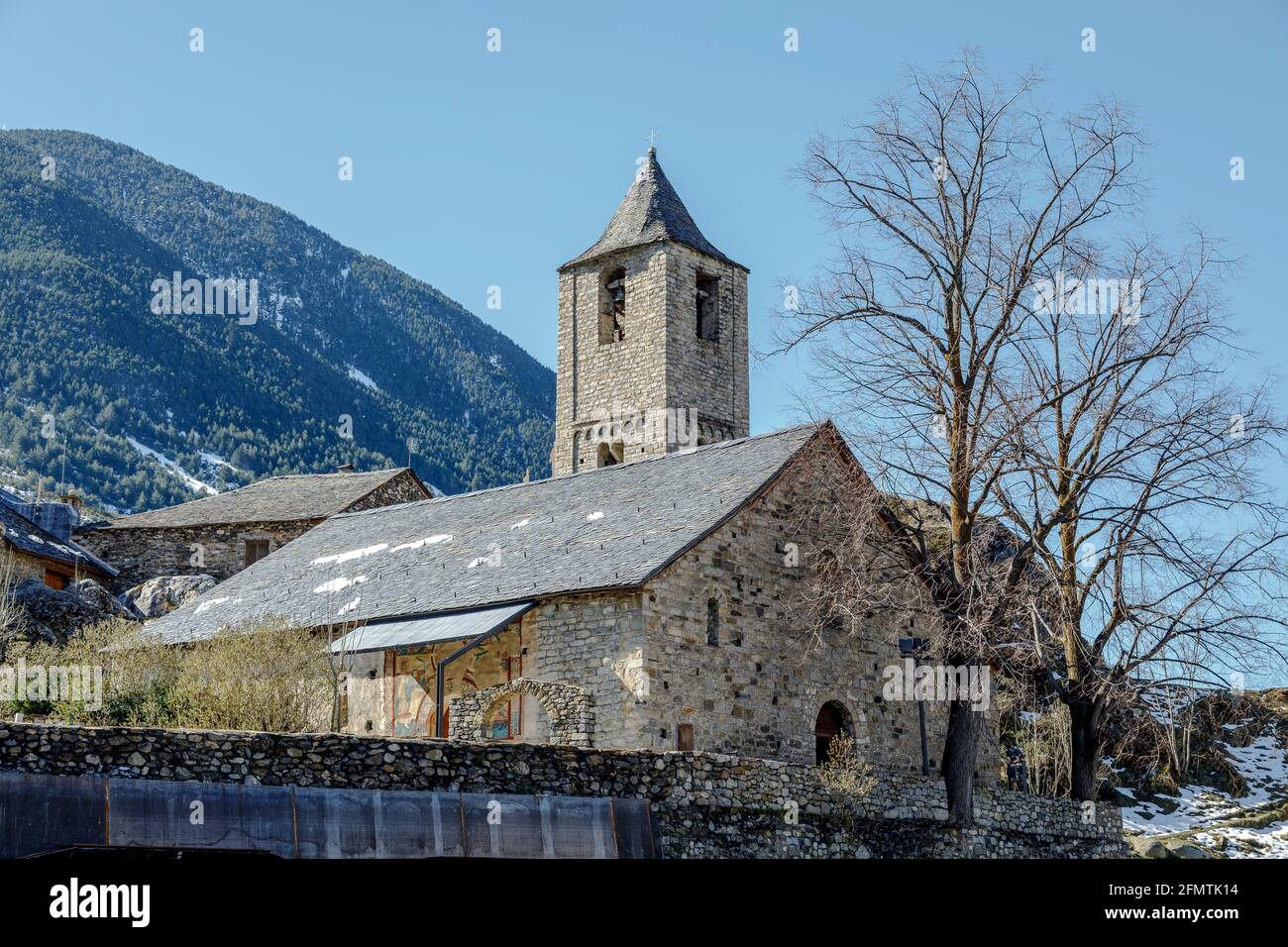 Chiesa romana di Sant Joan de Boi, nella Valle di Boi, (Catalogna - Spagna). Si tratta di una delle nove chiese che appartiene al patrimonio dell'umanità dell'UNESCO Foto Stock