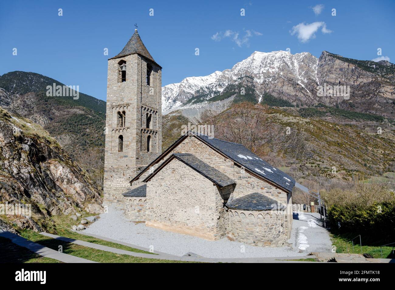 Chiesa romana di Sant Joan de Boi, nella Valle di Boi, (Catalogna - Spagna). Si tratta di una delle nove chiese che appartiene al patrimonio dell'umanità dell'UNESCO Foto Stock