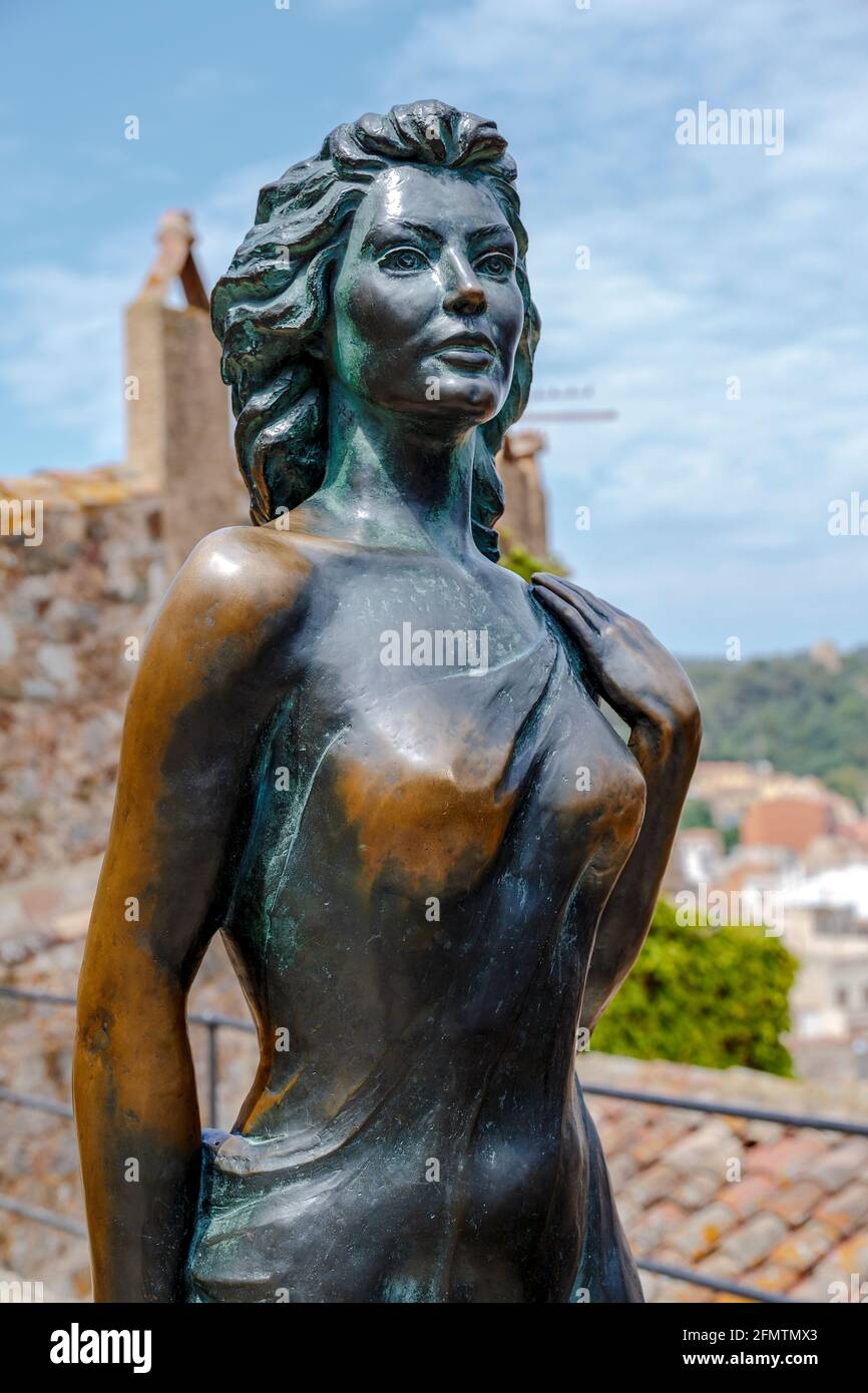 Tossa de Mar, Spagna - 31 maggio 2015: Statua di Bonze dell'attrice americana Ava Gardner nella città spagnola di Tossa de Mar. Foto Stock