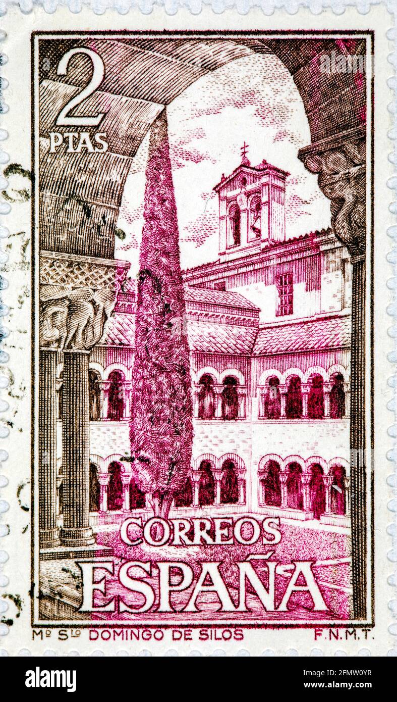 SPAGNA, CIRCA 1973: Un francobollo stampato in Spagna mostra San Domingo de Silos Monastero Burgos Chiostro Walk, circa 1973 Foto Stock SPAGNA, CIRCA 1973: Un francobollo stampato in Spagna mostra San Domingo de Silos Monastero Burgos Chiostro Walk, circa 1973 Foto Stock