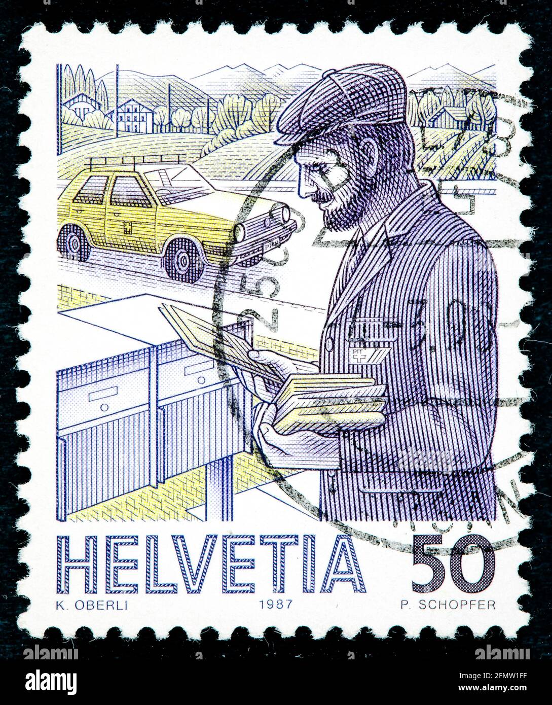 SVIZZERA - CIRCA 1986: Un francobollo stampato in Svizzera dal 'Post passato e presente' mostra postino e gestione della posta, circa 1986. Foto Stock