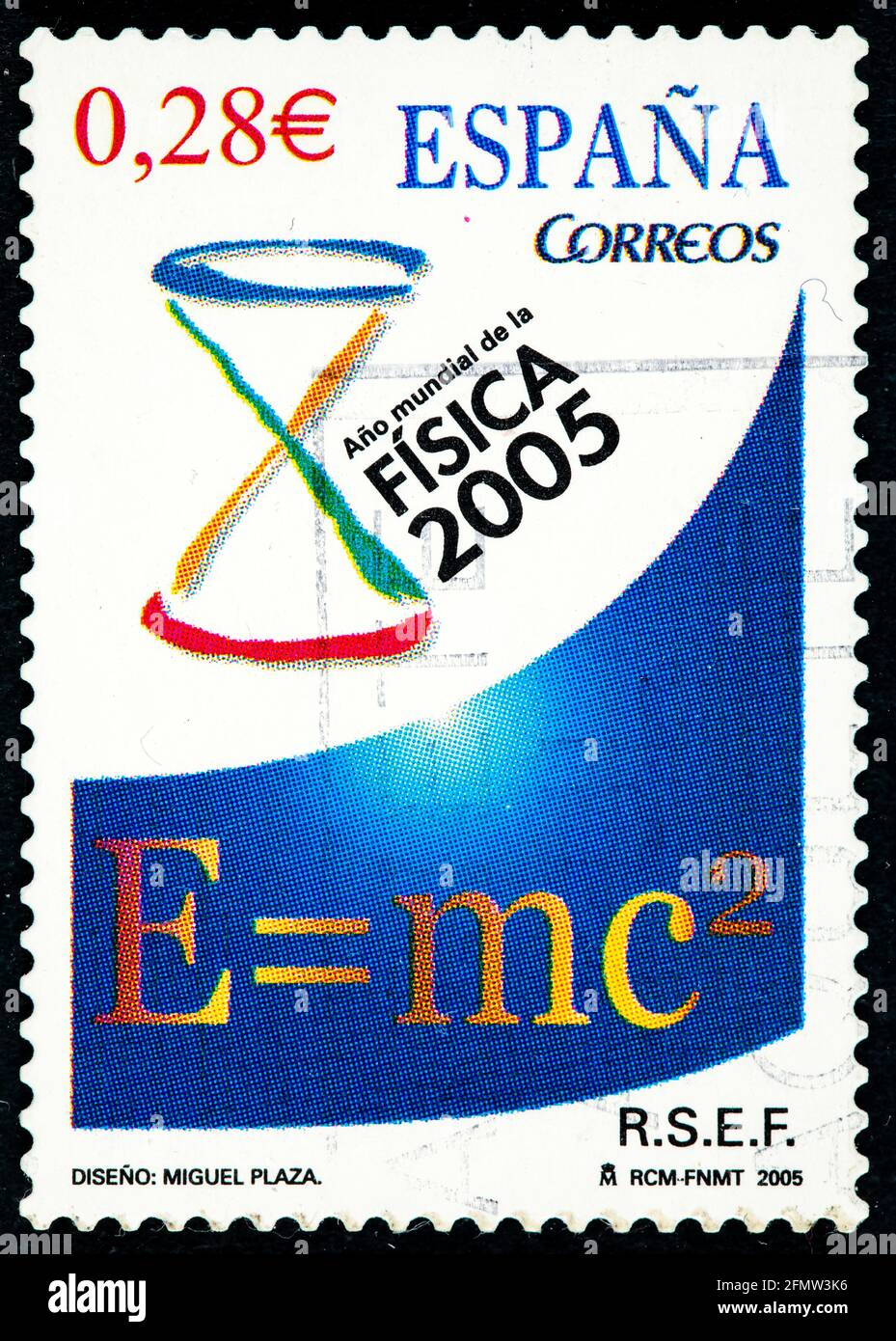 SPAGNA - CIRCA 2005: Un francobollo stampato in Spagna mostra la formula di Einstein e=MC2 nell'anno Mondiale della fisica, circa 2005. Foto Stock