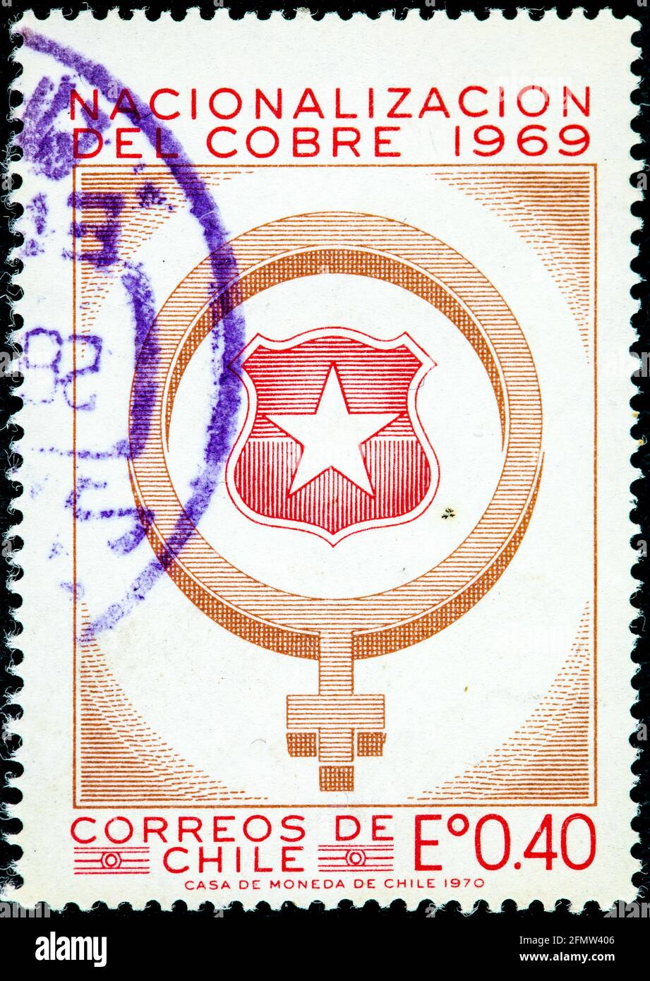 Cile - circa 1970: Francobollo annullato stampato dal Cile, che mostra serie dedicate alla nazionalizzazione della legge sulla miniera di rame, circa 1970 Foto Stock