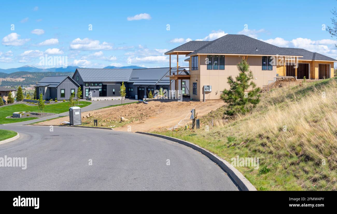 Una nuova casa di lusso in costruzione in una suddivisione di lusso che si affaccia Spokane Washington USA. Foto Stock