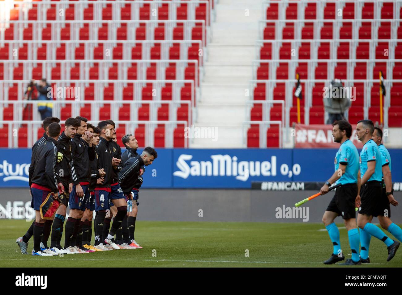 Pamplona, Spagna. 11 Maggio 2021. CA Osasuna giocatori prima della partita spagnola la Liga Santander tra CA Osasuna e Cádiz CF allo stadio Sadar.(punteggio finale; CA Osasuna 3-2 Cádiz CF) (Foto di Fernando Pidal/SOPA Images/Sipa USA) Credit: Sipa USA/Alamy Live News Foto Stock