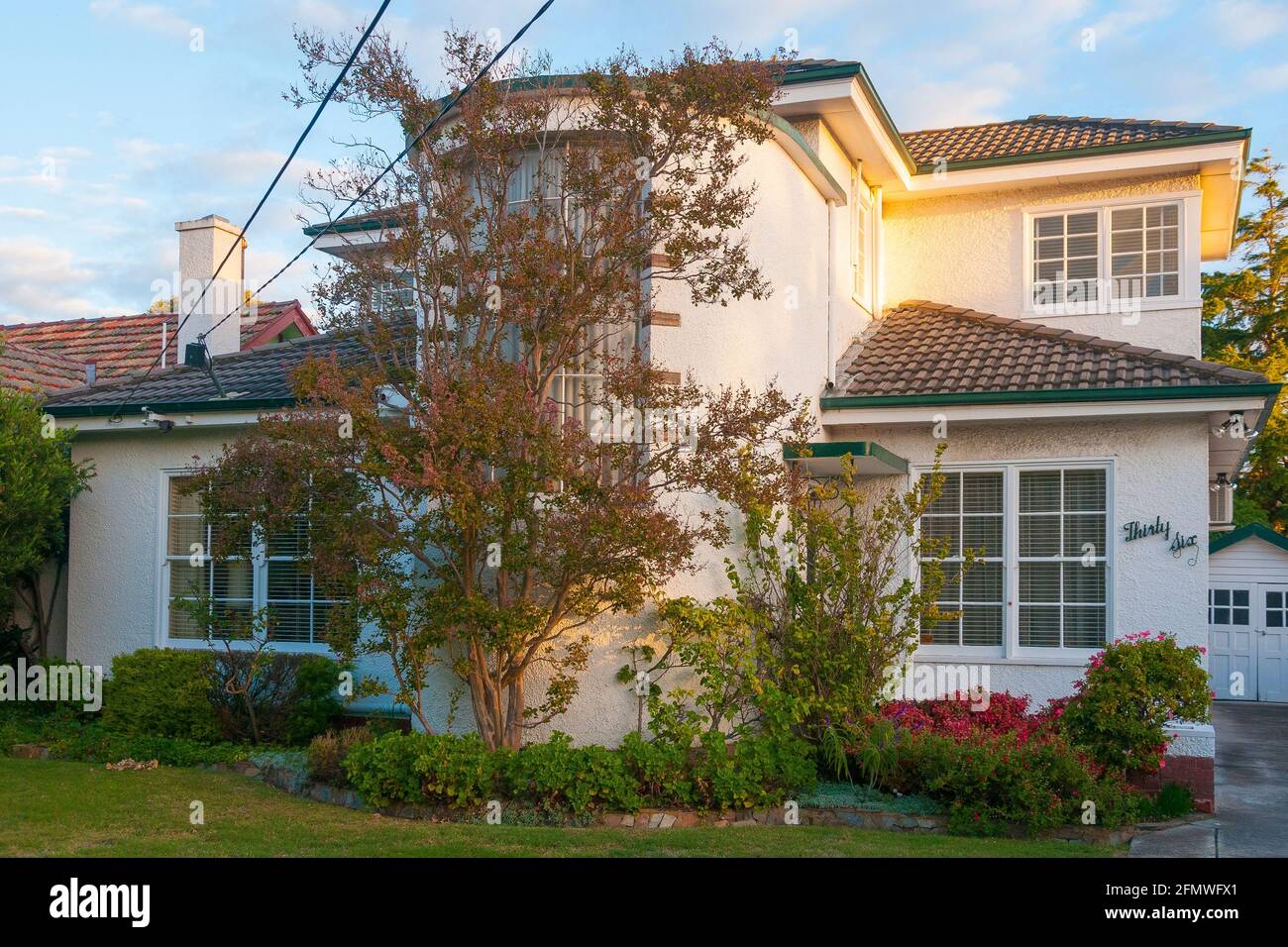 Casa familiare interbellica in stile moderno o transatlantico a Melbourne, Australia Foto Stock