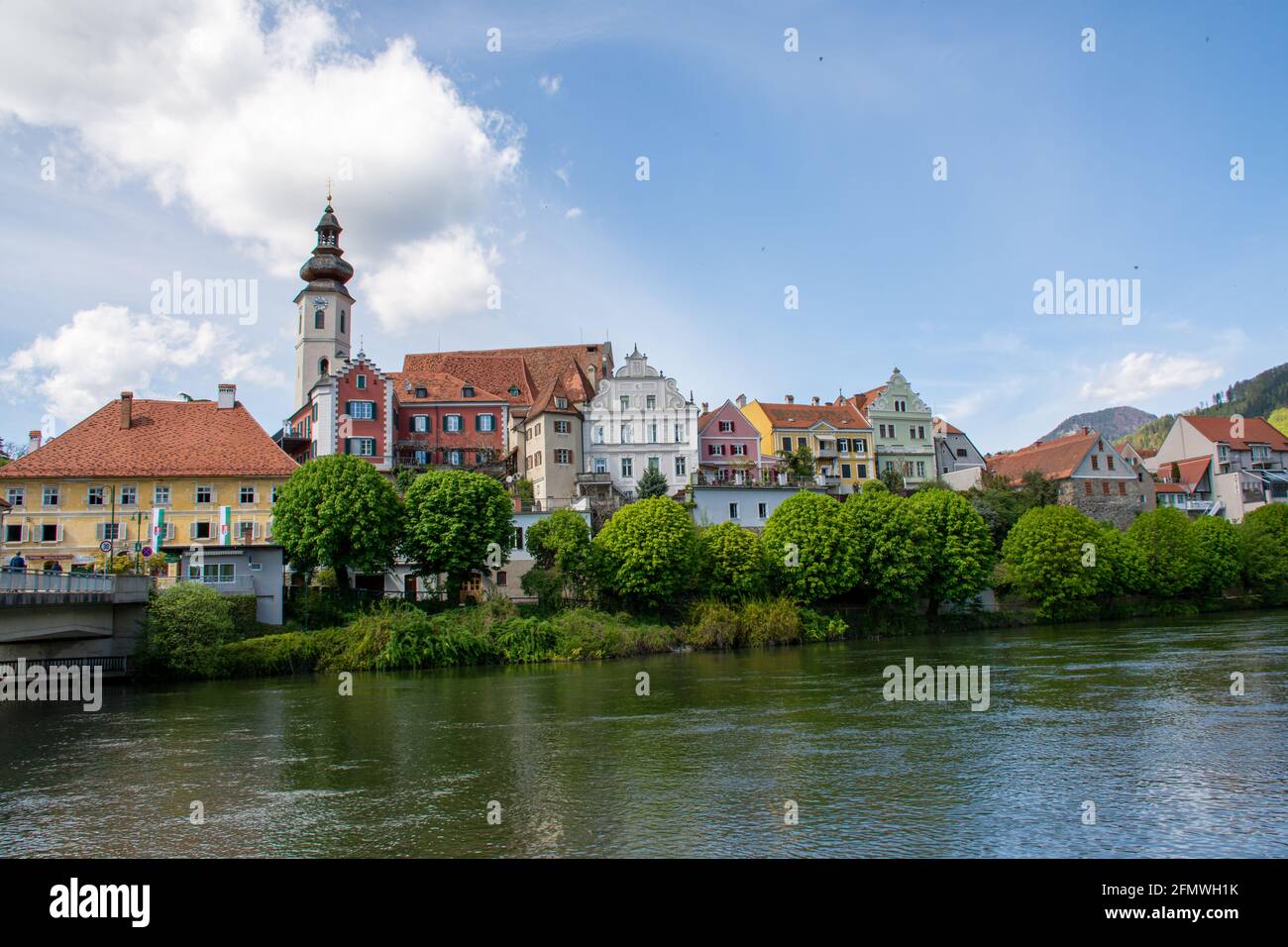 Vista sul fiume Mur e Frohnleiten, Austria Foto Stock