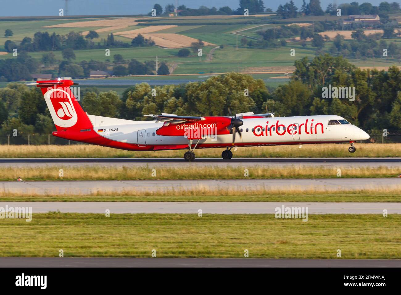 Stoccarda, Germania – 19. 2017 luglio: Air Berlin Bombardier DHC-8-400 all'aeroporto di Stoccarda (Str) in Germania. Foto Stock