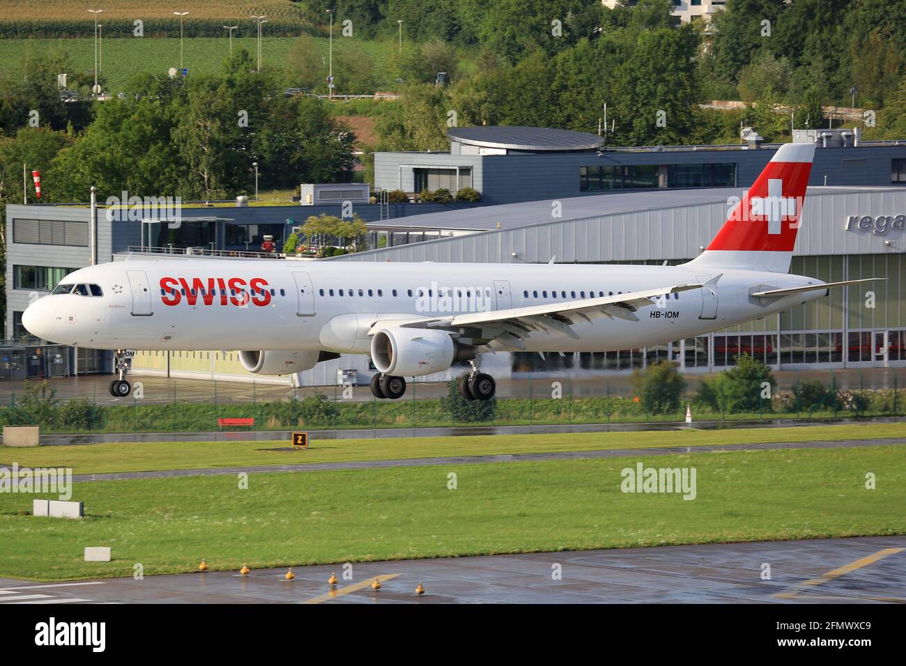 Zurigo, Svizzera – 5. Agosto 2017: Swiss Air Lines Airbus A321 all'aeroporto di Zurigo (ZRH) in Svizzera. Airbus è un produttore di aeromobili di Toul Foto Stock