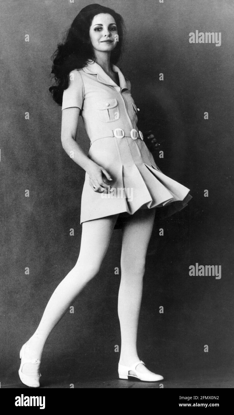 Moda, anni '60, moda donna, mini moda, DIRITTI-AGGIUNTIVI-CLEARANCE-INFO-NON-DISPONIBILE Foto Stock