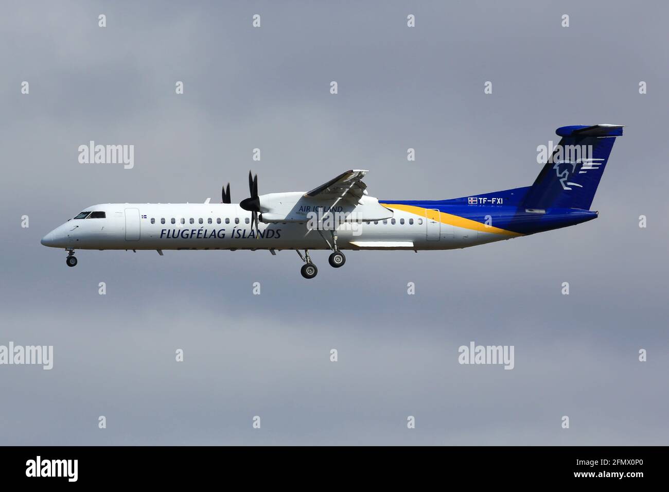 Reykjavik, Islanda – 02. Luglio 2017: Isole Flugfelag Air Iceland Bombardier DHC-8-400 all'aeroporto di Keflavik (KEF) in Islanda. Foto Stock