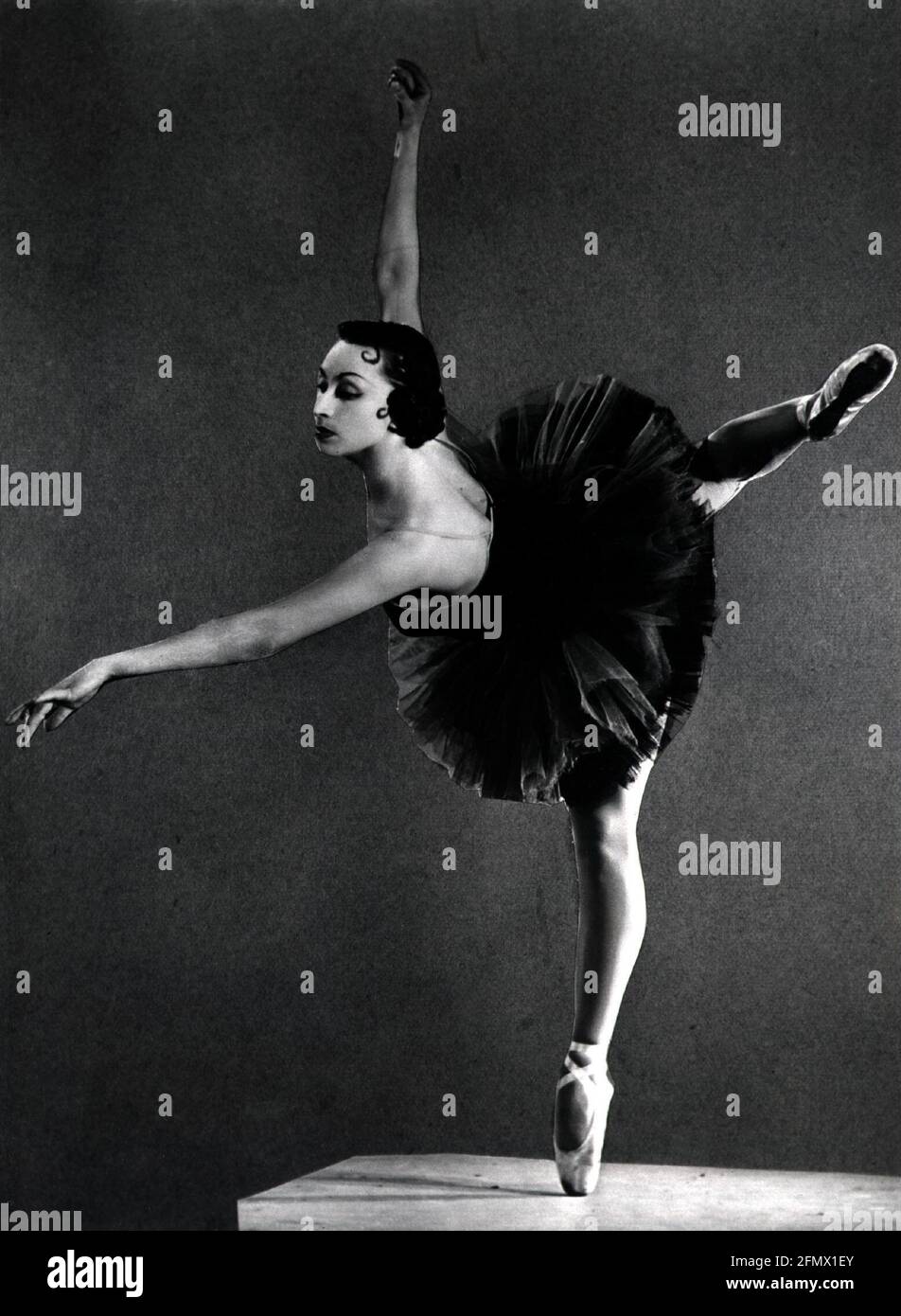 Danza, balletto, ballerina Helene Trallin, lunghezza intera, anni '50, INFORMAZIONI-AGGIUNTIVE-DIRITTI-AUTORIZZAZIONE-NON-DISPONIBILI Foto Stock