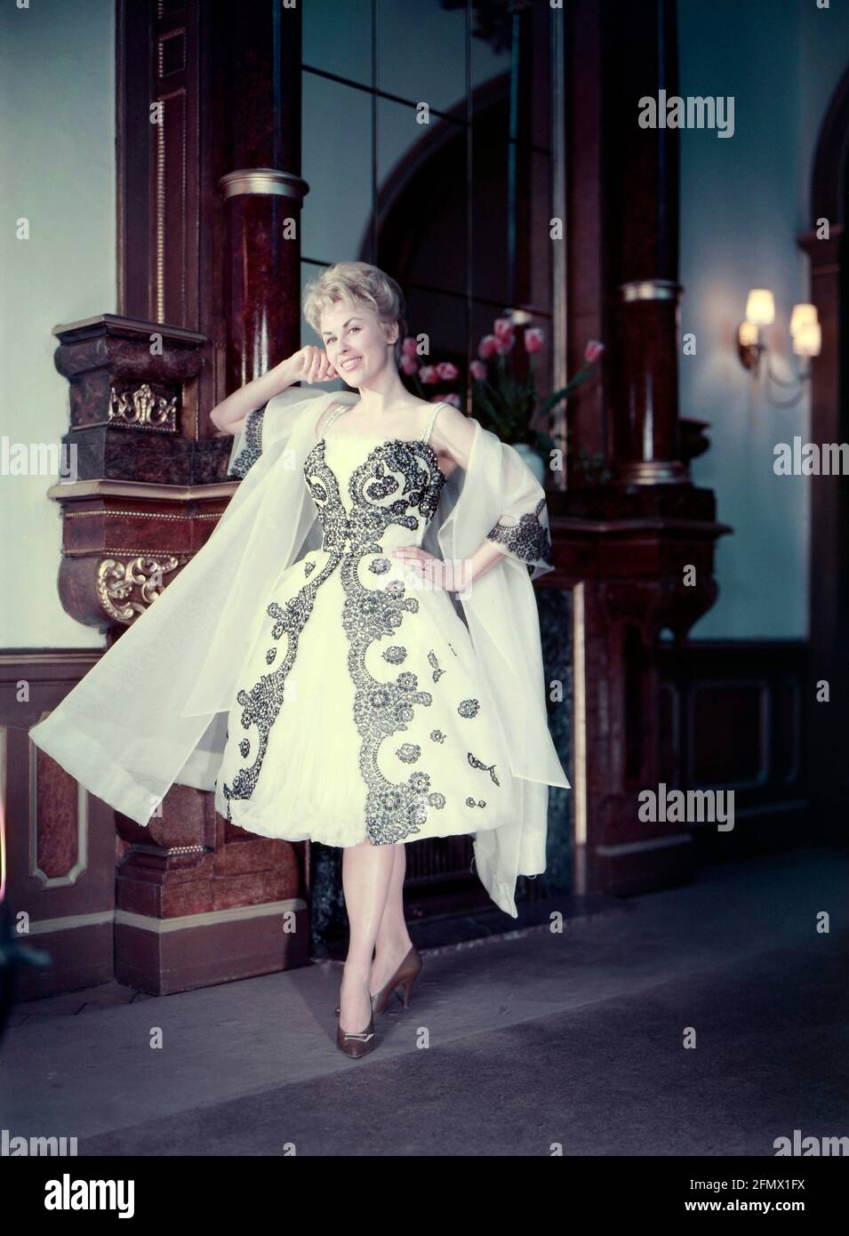 Johns, Bibi, * 21.1.1929, cantante-attrice svedese, a lunghezza intera, INFORMAZIONI-AGGIUNTIVE-DIRITTI-AUTORIZZAZIONE-NON-DISPONIBILI Foto Stock