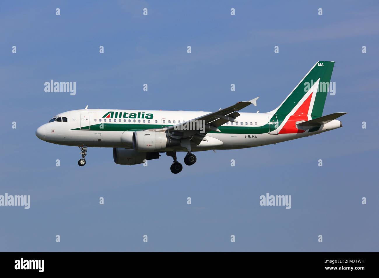 Bruxelles, Belgio – 10. Maggio 2017: Alitalia Airbus A319 all'aeroporto di Bruxelles (BRU) in Belgio. Airbus è un produttore di aeromobili di Tolosa, Francia. Foto Stock