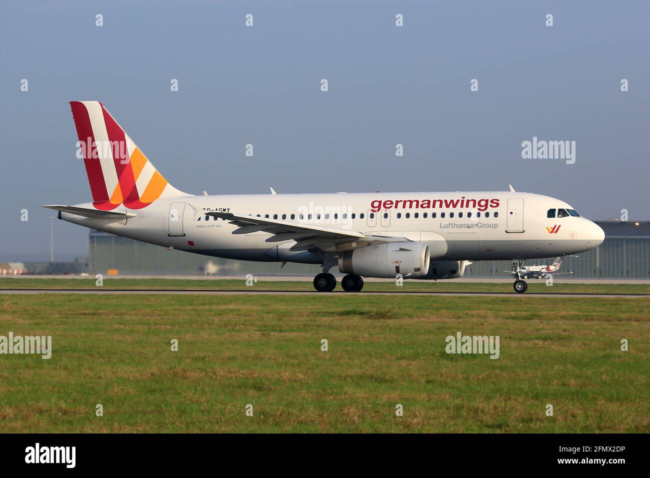 Stoccarda, Germania – 8. Aprile 2017: Germanwings Airbus A319 all'aeroporto di Stoccarda (Str) in Germania. Airbus è un produttore di aeromobili di Tolosa, F. Foto Stock