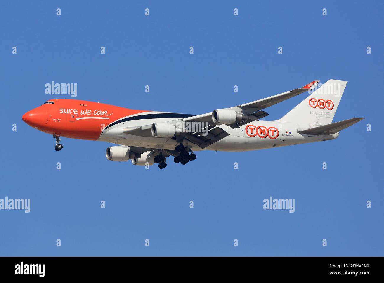 Dubai, Emirati Arabi Uniti - 7. Marzo 2017: Aereo TNT Boeing 747-400F all'aeroporto di Dubai (DXB) negli Emirati Arabi Uniti. Boeing è un aereo ma Foto Stock