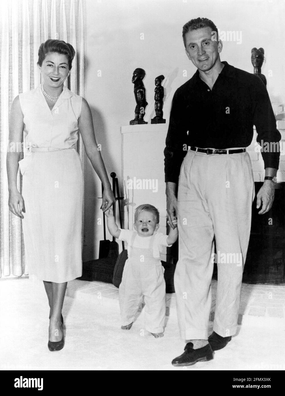 Douglas, Kirk, 9.12.1916 - 5.2.2020, attore americano, lunghezza intera, INFORMAZIONI-AGGIUNTIVE-DIRITTI-AUTORIZZAZIONE-NON-DISPONIBILI Foto Stock