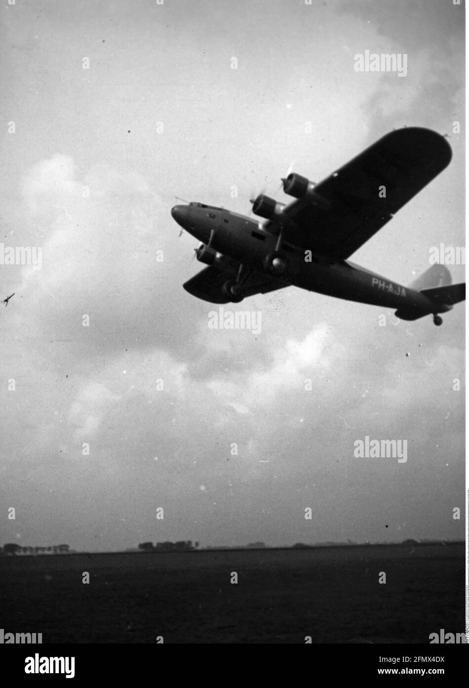 Trasporto / trasporto, aviazione, trasporto aereo, Douglas DC-4 di partenza, 2 ° semestre 1940 , DIRITTI-AGGIUNTIVI-CLEARANCE-INFO-NON-DISPONIBILE Foto Stock