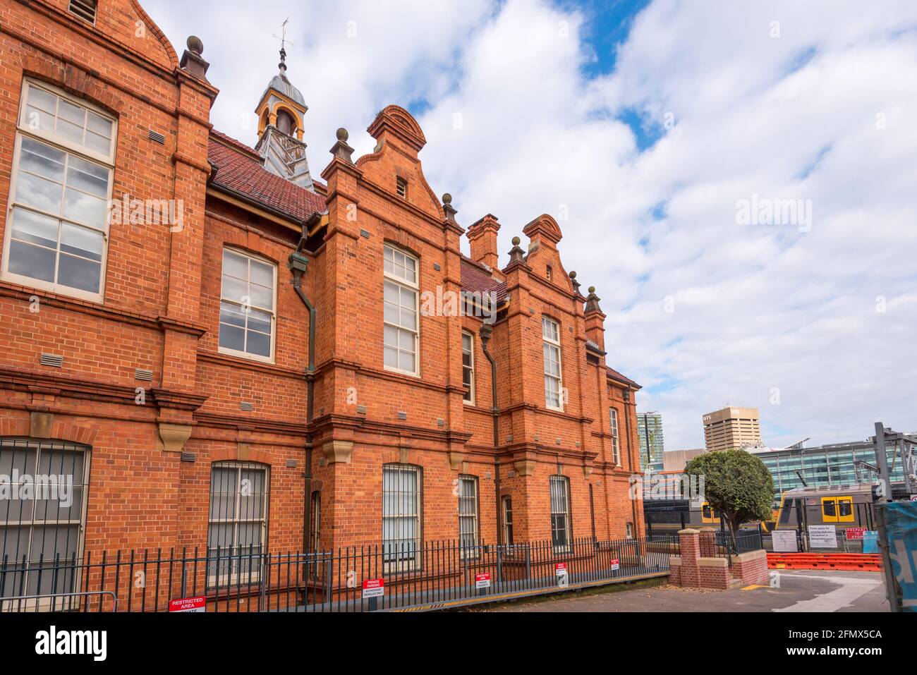 L'edificio del 1891-98 dell'Istituto ferroviario di stile Anglo-Olandese della Federazione a Surry Hills vicino alla Stazione Centrale, Sydney è stato il primo nel suo genere in Australia Foto Stock