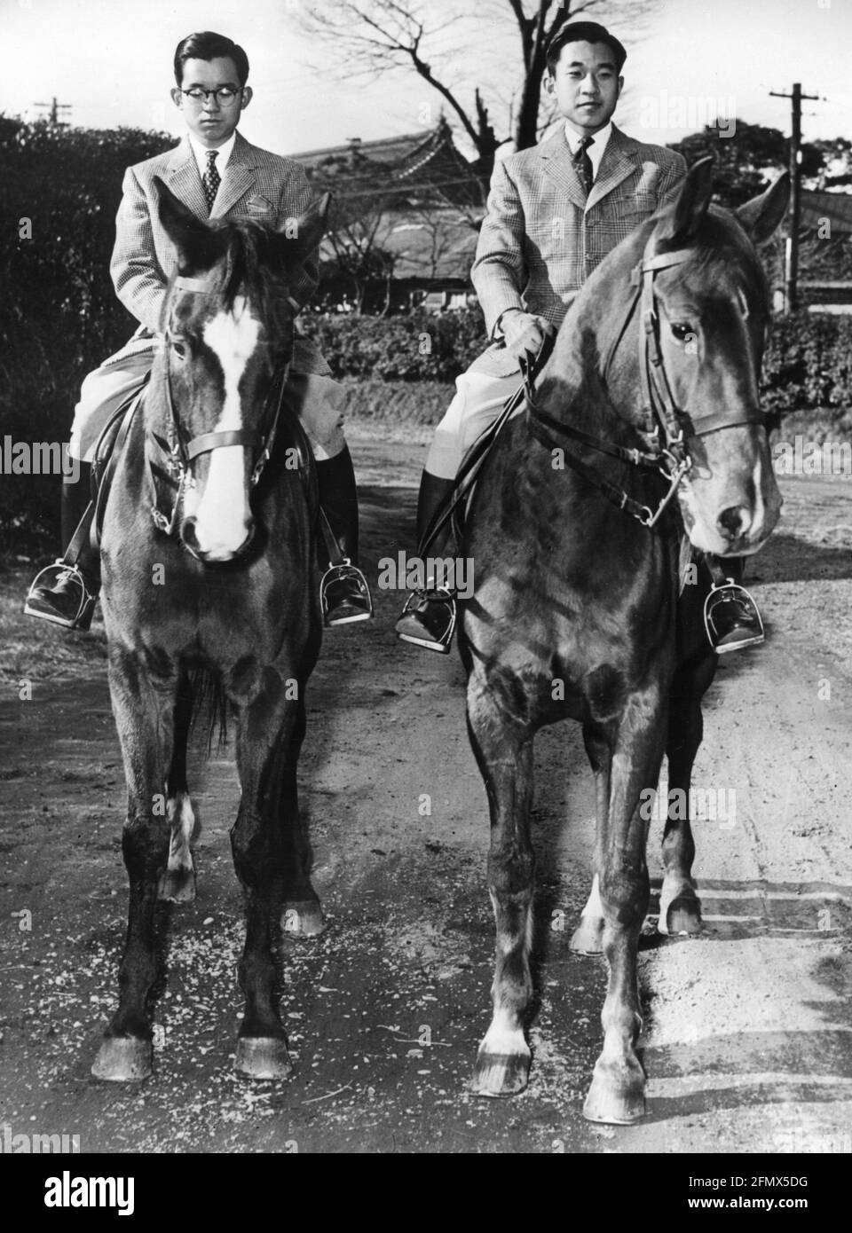 Akihito, * 23.12.1933, imperatore (tenno) del Giappone 7.1.1989 - 30.4.2019, lunghezza intera, DIRITTI-AGGIUNTIVI-CLEARANCE-INFO-NON-DISPONIBILE Foto Stock