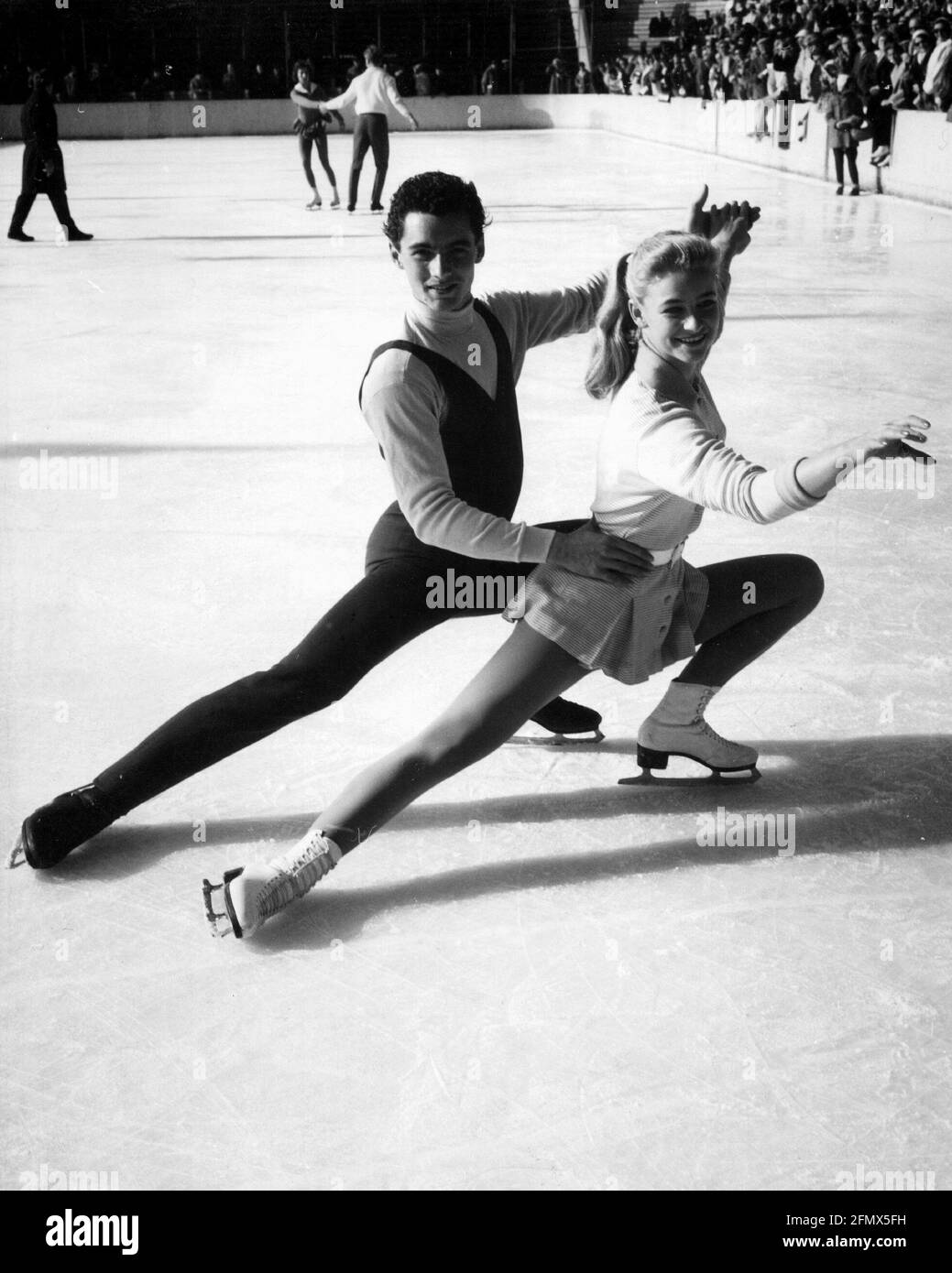Kilius, Marika, * 24.3.1943, atleta tedesco (pattinaggio a figura), lunghezza intera, DIRITTI AGGIUNTIVI-CLEARANCE-INFO-NON-DISPONIBILE Foto Stock