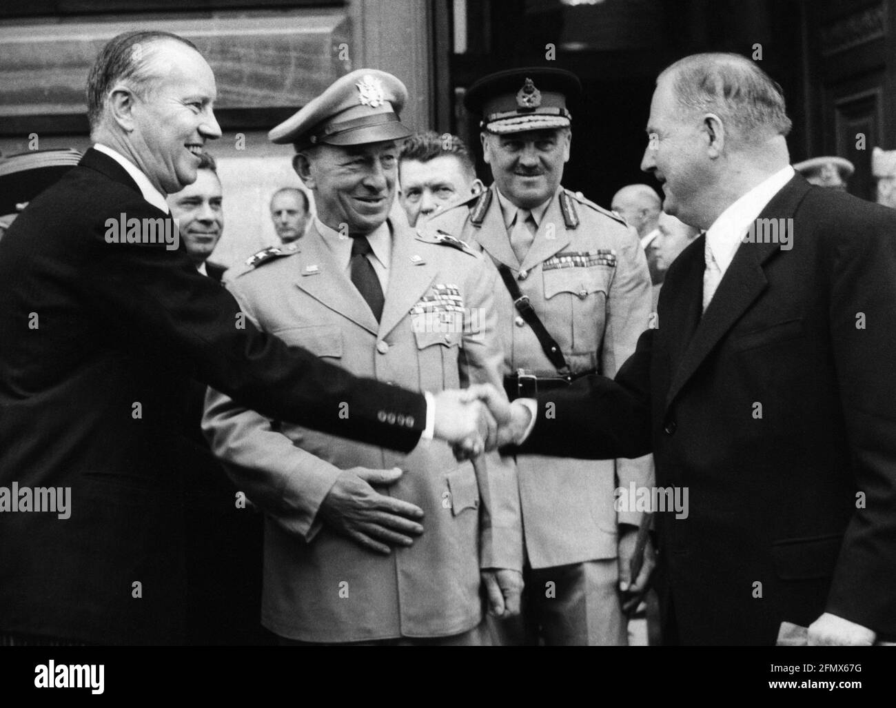 Geografia/viaggio, Austria, politica, ritiro delle forze alleate, DIRITTI-AGGIUNTIVI-AUTORIZZAZIONE-INFORMAZIONI-NON-DISPONIBILI Foto Stock