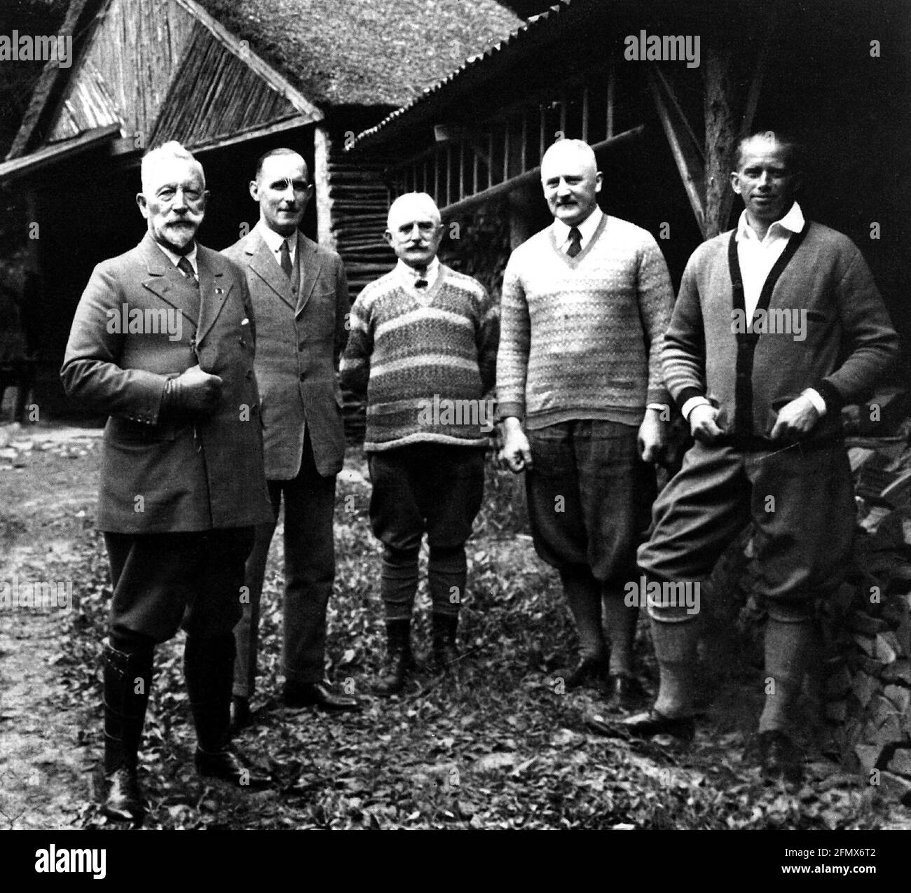 Wilhelm II, 27.1.1859 - 4.6.1941, imperatore tedesco 1888 - 1918, presso il cantiere di legno, foto di gruppo, DIRITTI-AGGIUNTIVI-CLEARANCE-INFO-NON-DISPONIBILE Foto Stock