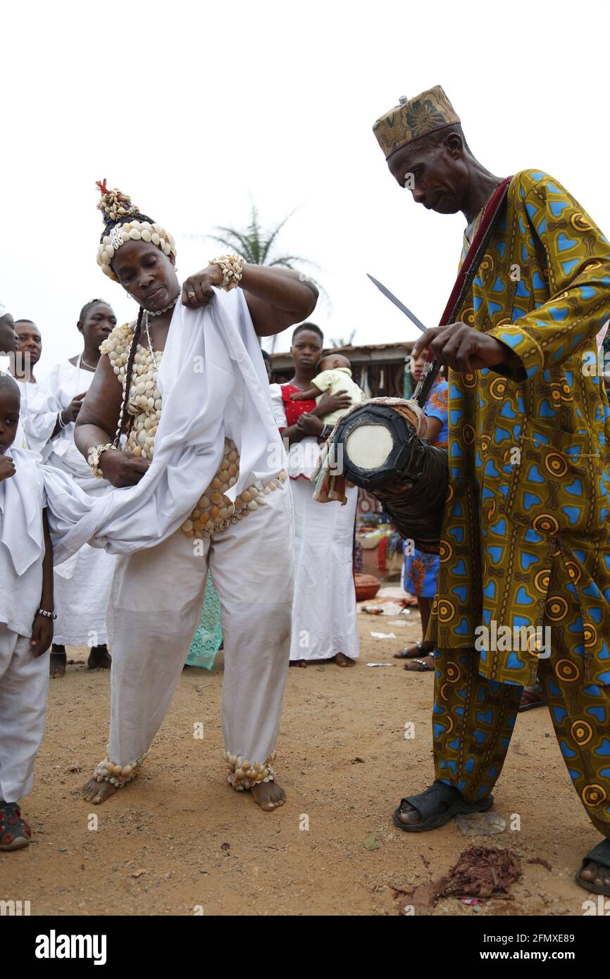 Osun Osogbo batteria e danza. Foto Stock